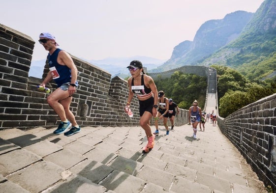 Participantes en el trail de la Gran Muralla China durante la segunda cita de la GTWS.
