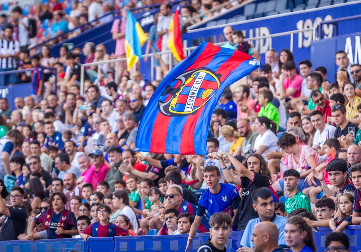 El Levante no podrá montar pantallas para seguir el partido ante el Elche por una prohibición de LaLiga