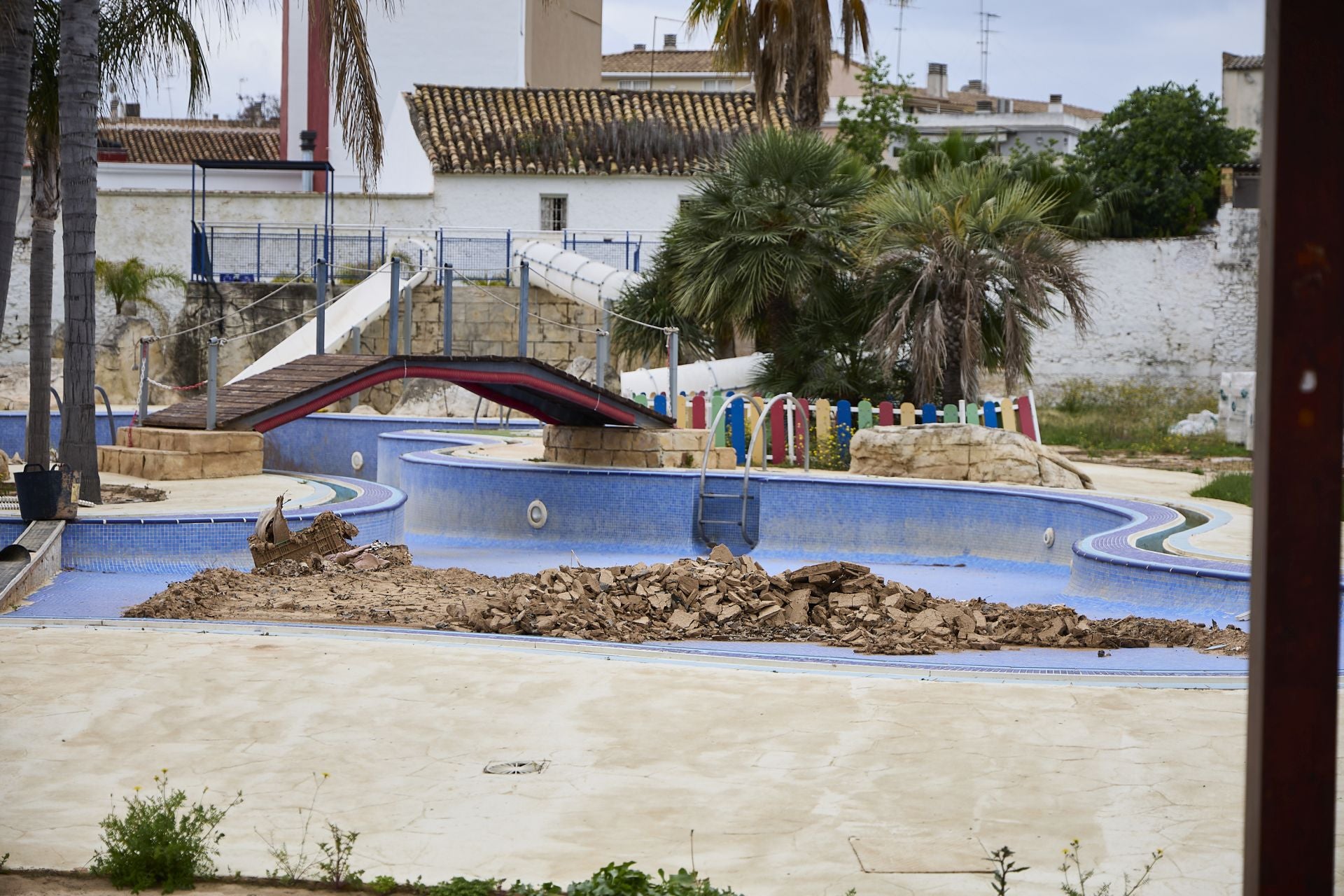 Los pueblos de la dana se resignan a un verano sin piscinas municipales para combatir el calor