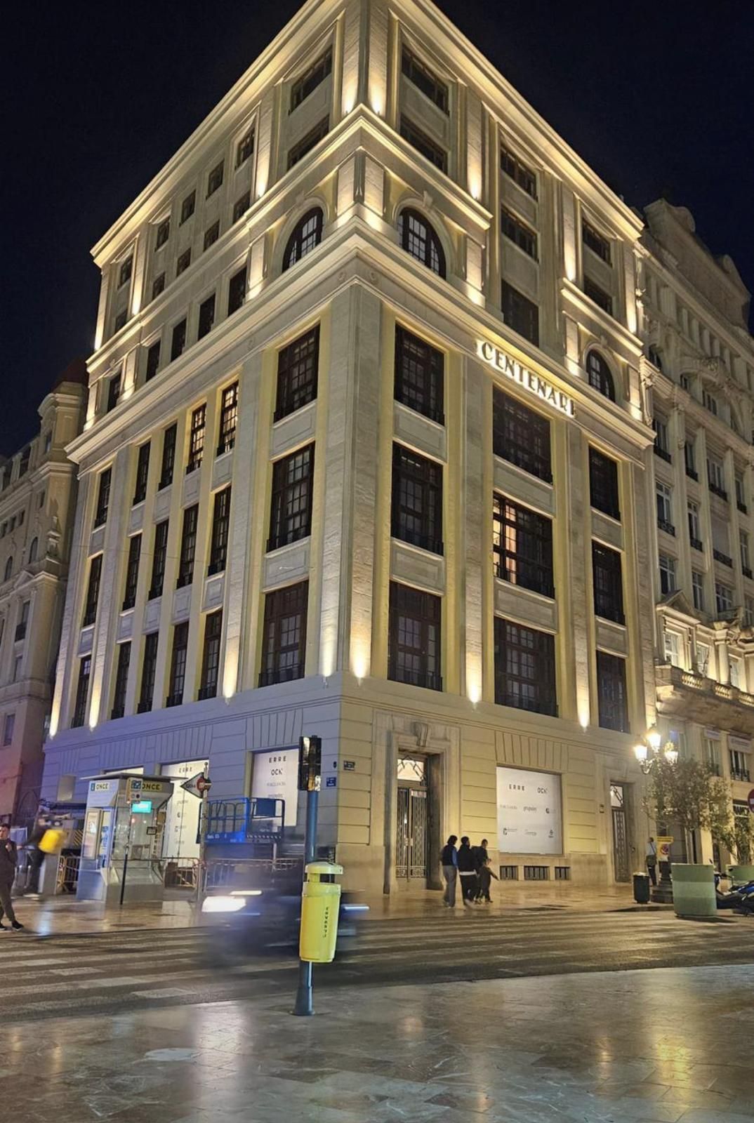 Fotos: Un hotel de 5 estrellas superior abre en el centro de Valencia