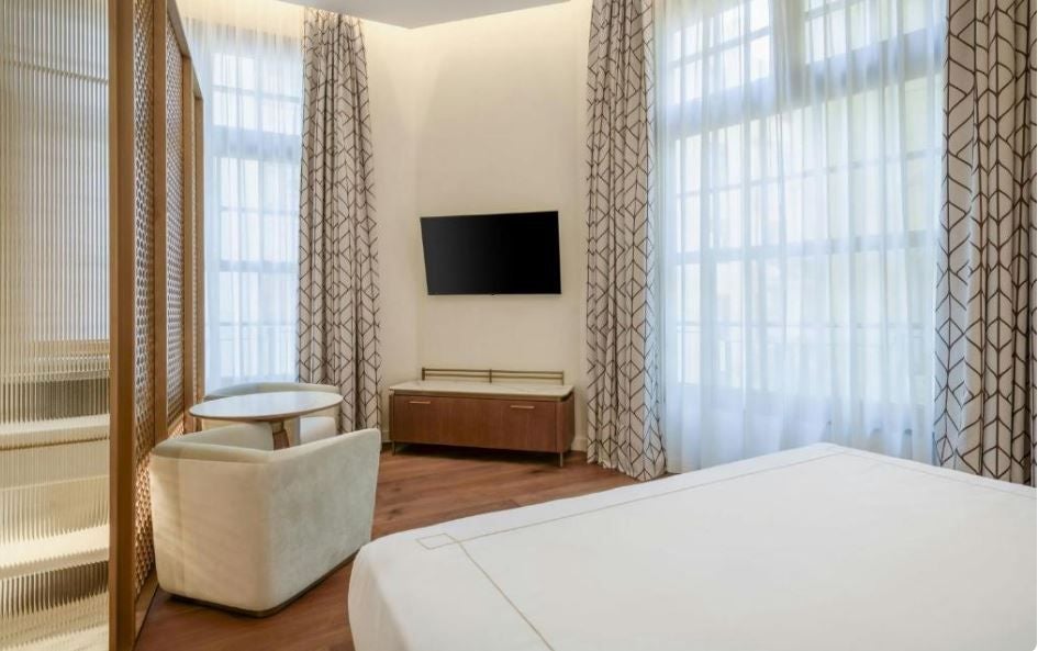 Fotos: Un hotel de 5 estrellas superior abre en el centro de Valencia