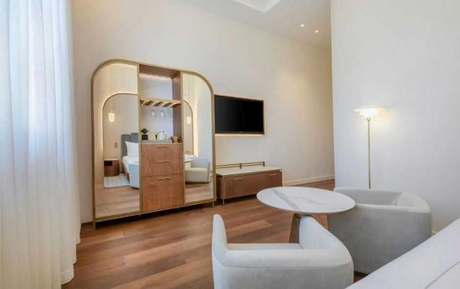 Fotos: Un hotel de 5 estrellas superior abre en el centro de Valencia