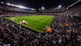 La grada de Mestalla, durante un partido.
