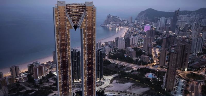 Benidorm pierde una bandera azul y gana la de una playa icónica cuatro años después
