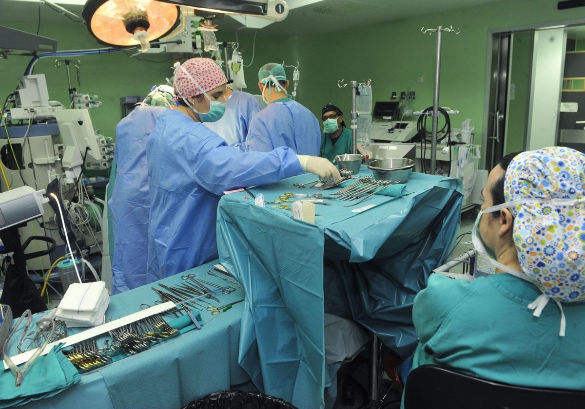 Los hospitales valencianos aumentan sus operaciones programadas antes del cierre de camas en julio
