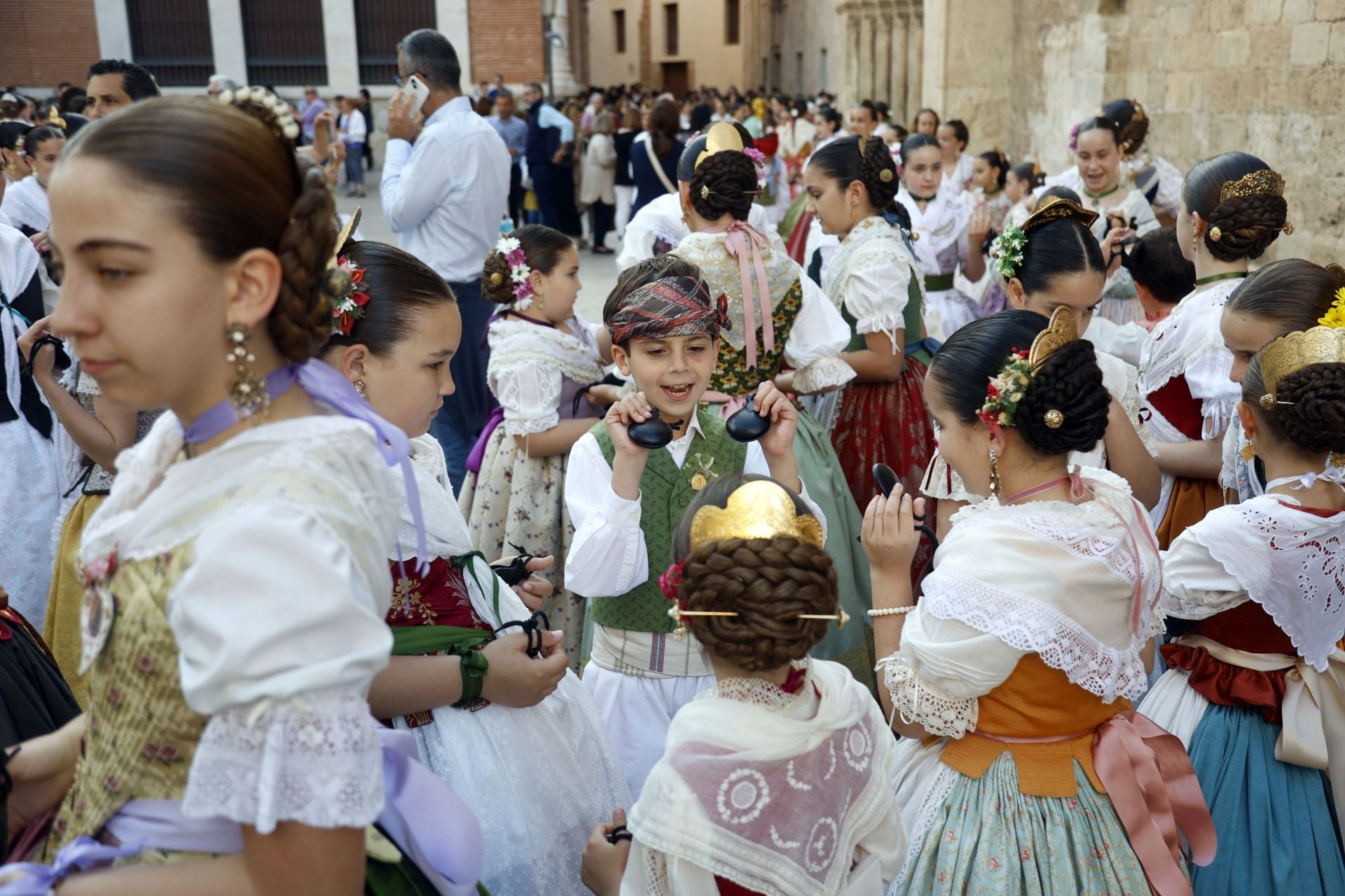 Dansà y pasarela de moda fallera