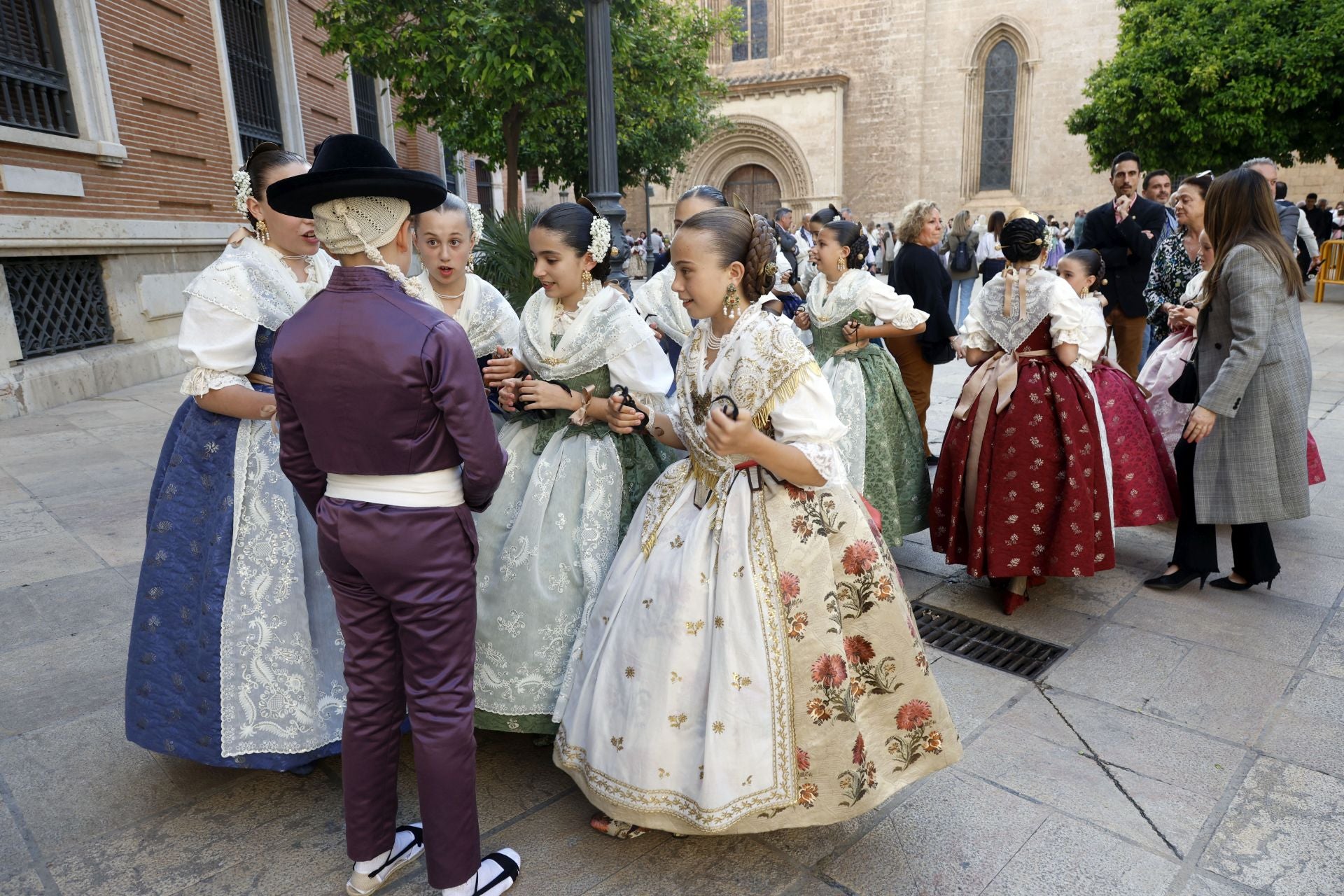 Dansà y pasarela de moda fallera