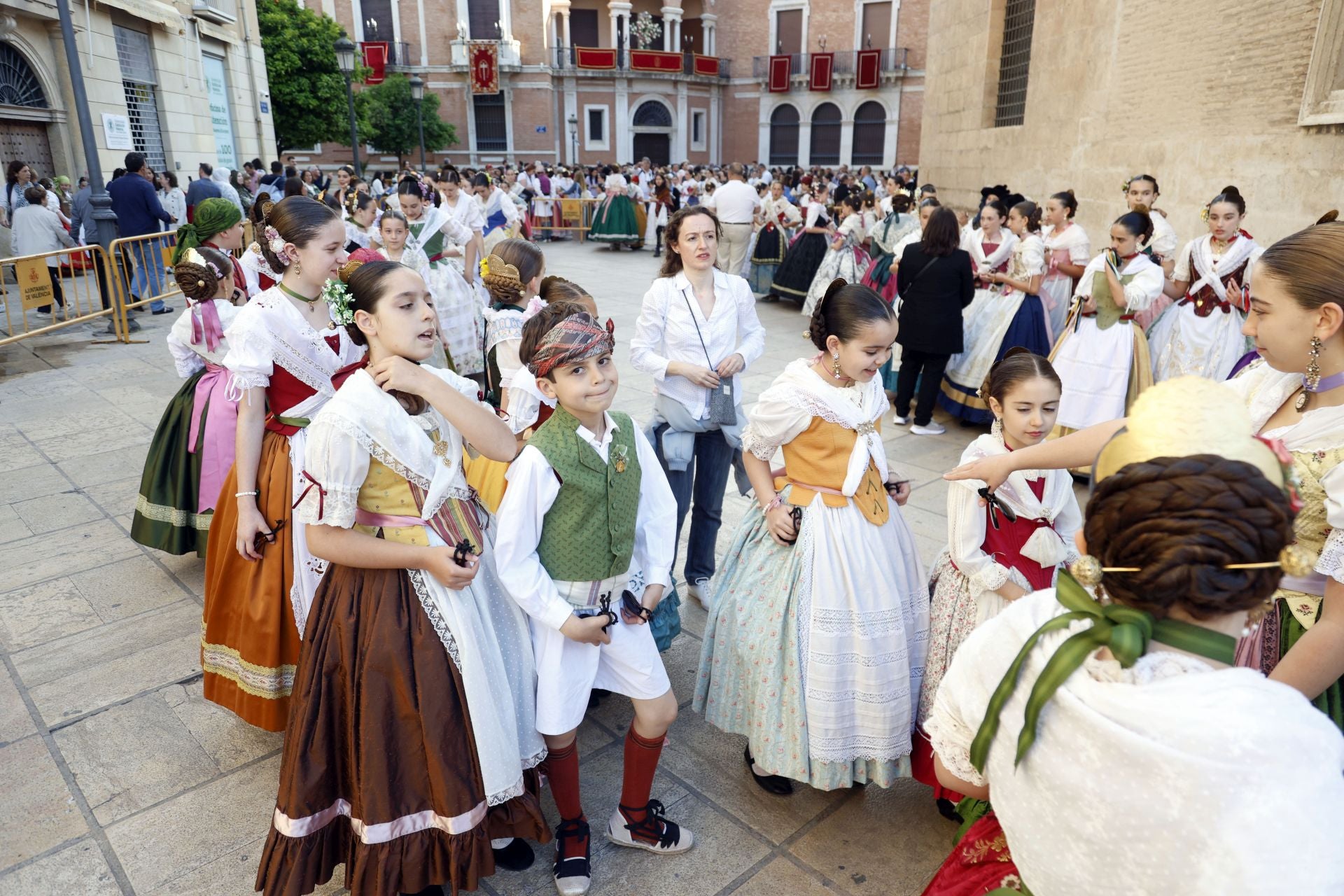Dansà y pasarela de moda fallera