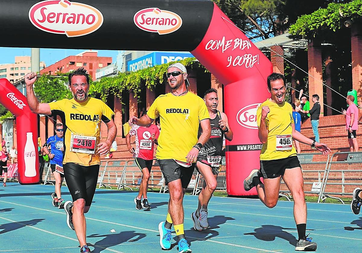 Corredores en una edición anterior de la Carrera José Antonio Redolat.