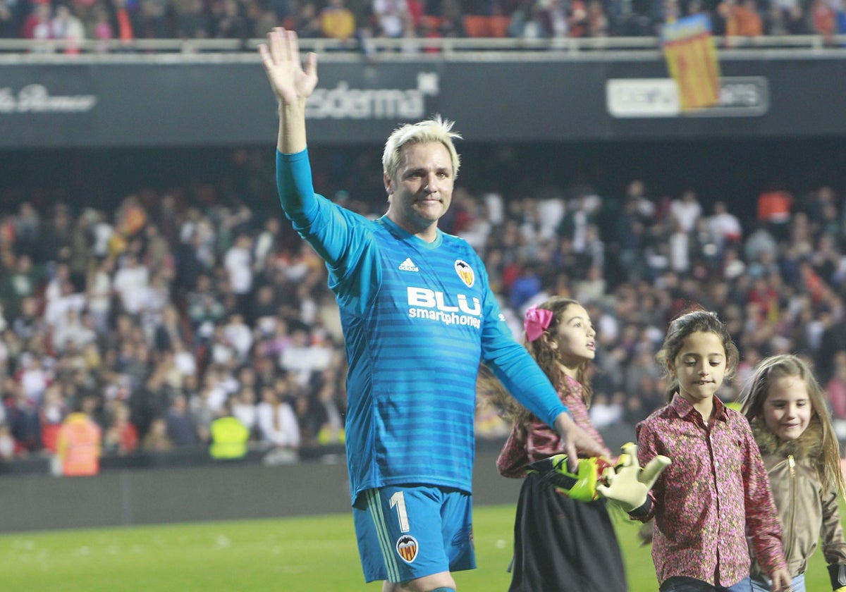 Cañizares, durante un partido de exhibición.