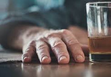 El alcoholismo en la edad madura: una enfermedad casi invisible