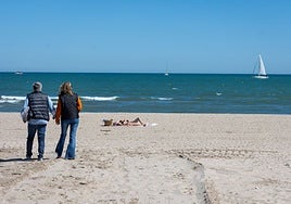 Playas del sur de Valencia después de ser limpiadas.