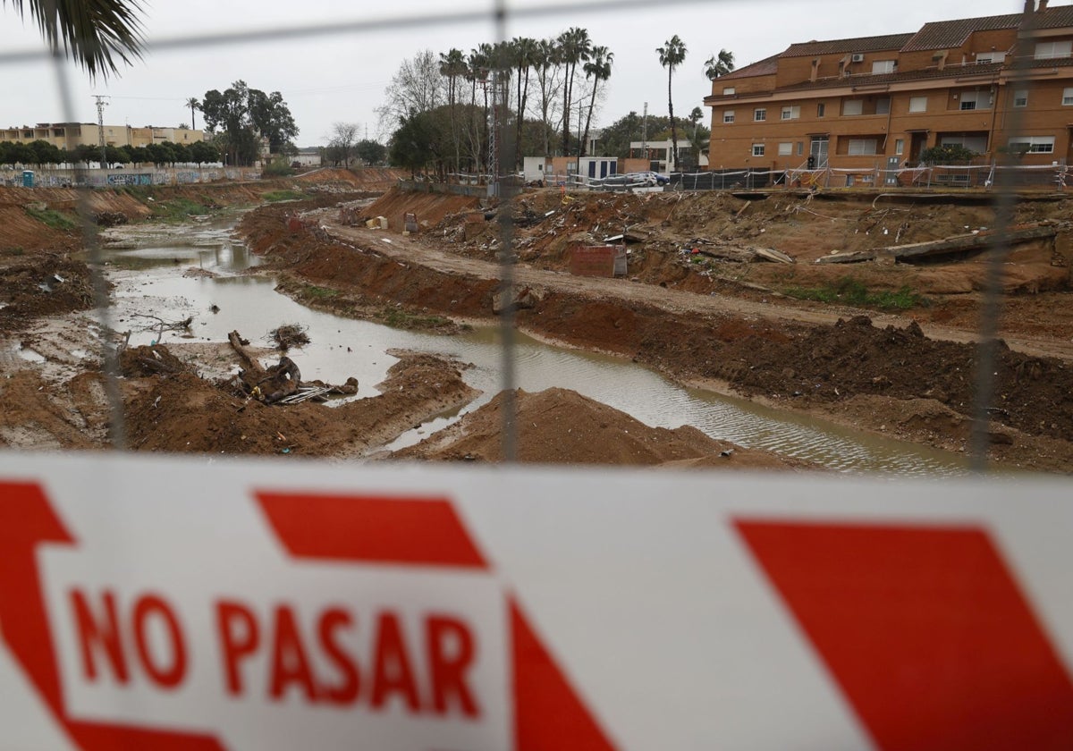 La avenida del Poyo el día de la dana superaba la capacidad del nuevo cauce del Turia