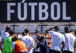 Carlos Corberán exige que sus jugadores no bajen la concentración en las últimas cuatro jornadas de Liga.