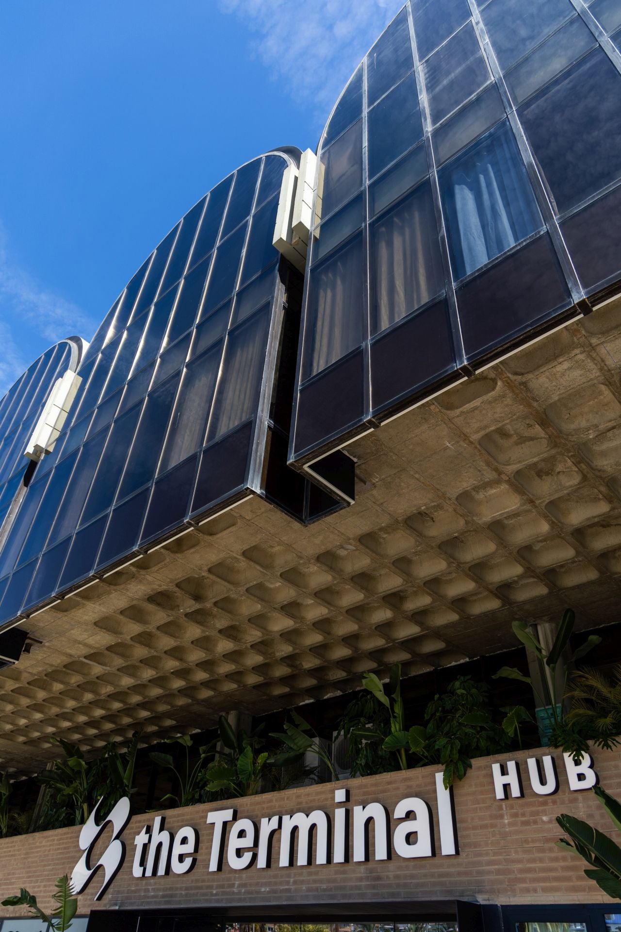 FOTOS | The Terminal Hub, la reinvención del edificio más brutal(ista) de Valencia