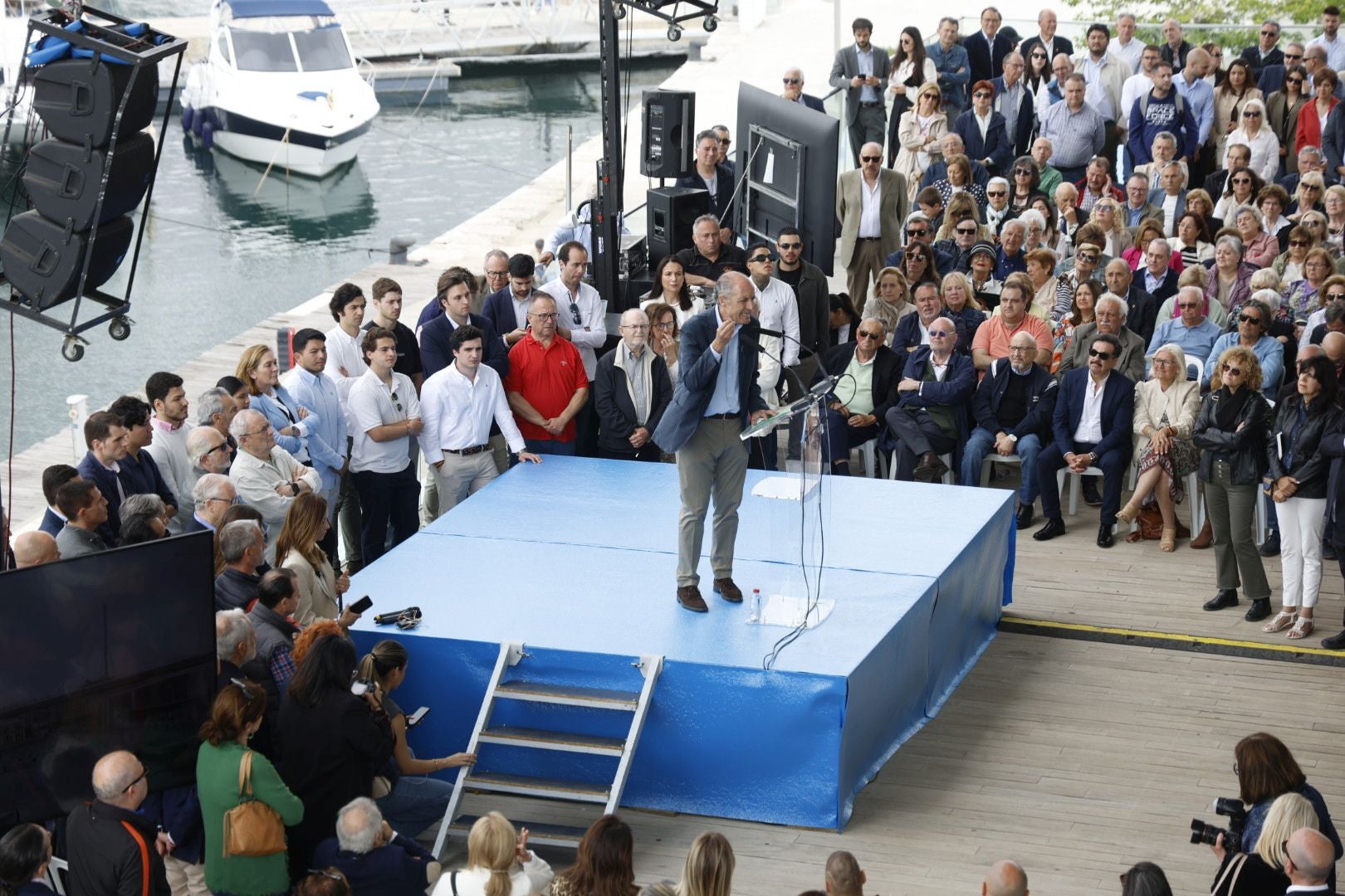 Fotos: los asistentes al mitin de Camps en Valencia