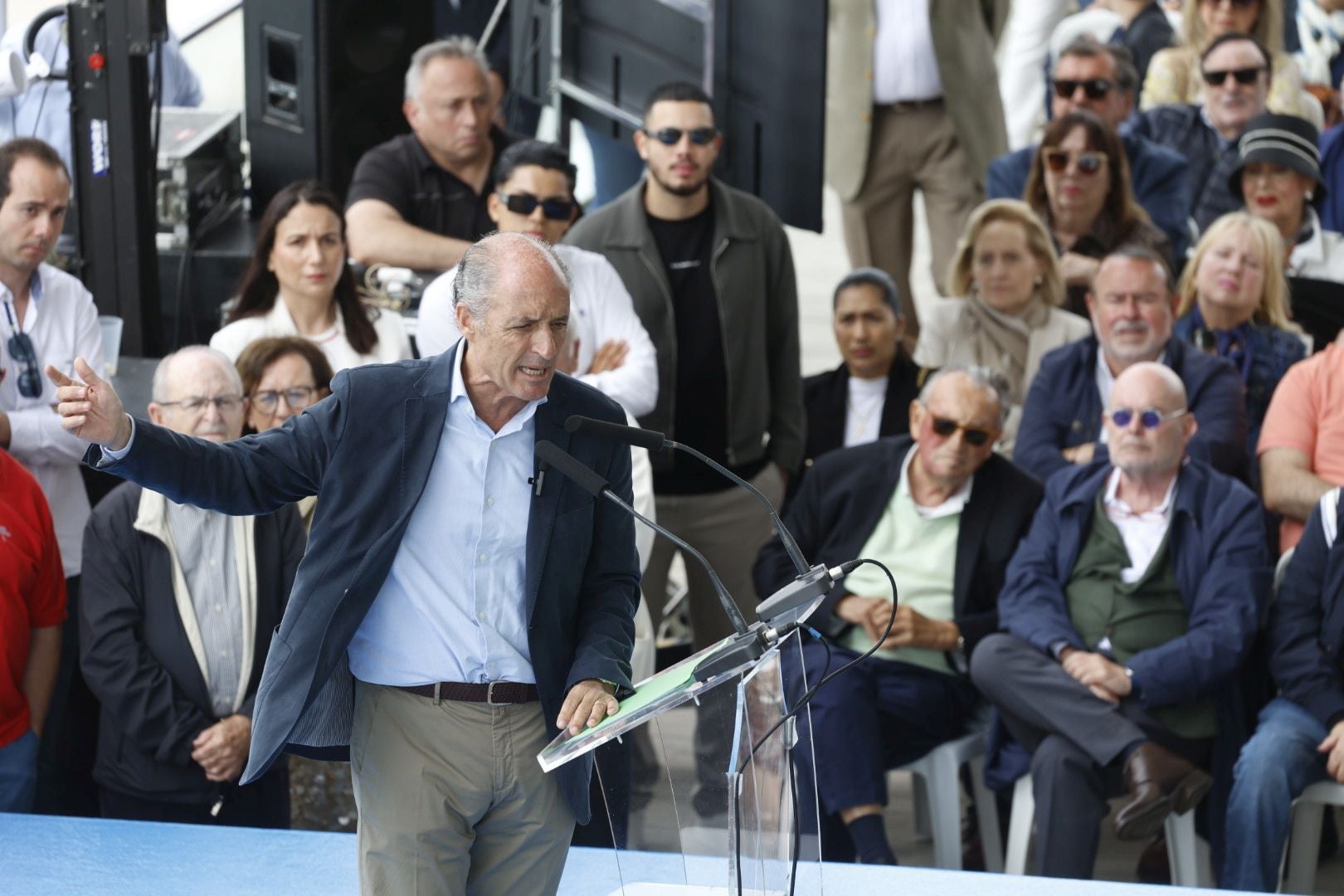 Fotos: los asistentes al mitin de Camps en Valencia