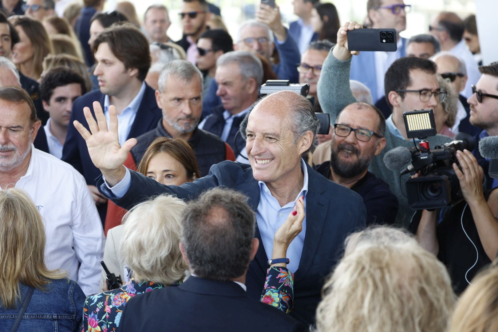 Fotos: los asistentes al mitin de Camps en Valencia