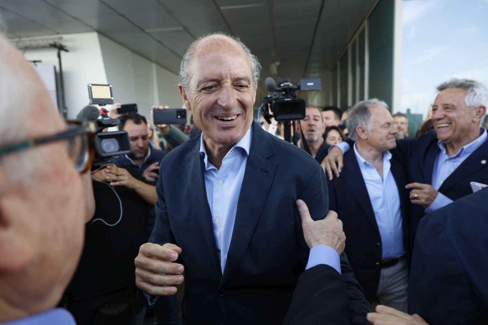 Fotos: los asistentes al mitin de Camps en Valencia