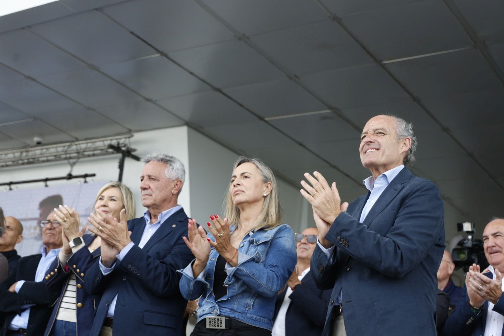 Fotos: los asistentes al mitin de Camps en Valencia