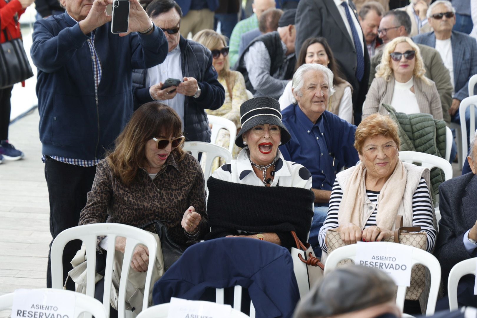 Fotos: los asistentes al mitin de Camps en Valencia