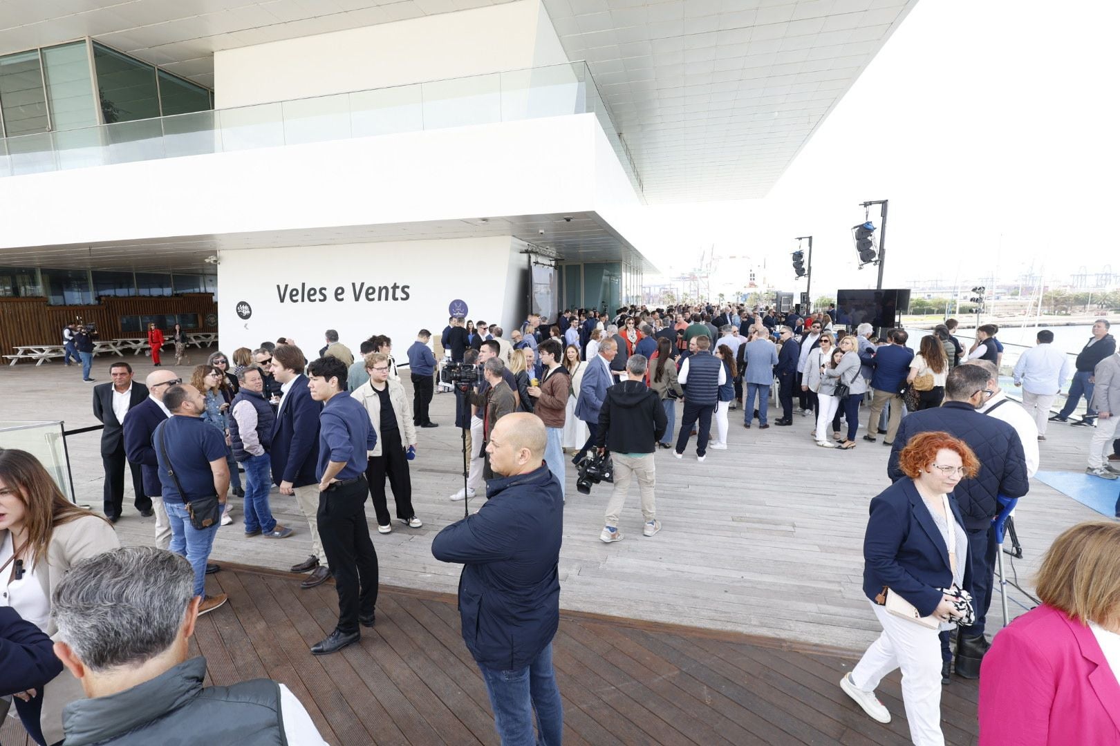Fotos: los asistentes al mitin de Camps en Valencia