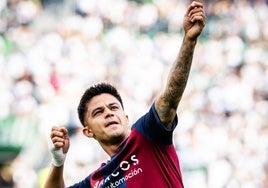 Roger Brugué, celebrando uno de sus goles ante el Elche.