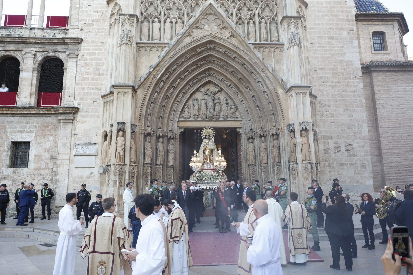 La procesión de la Virgen de los Desamparados, en imágenes
