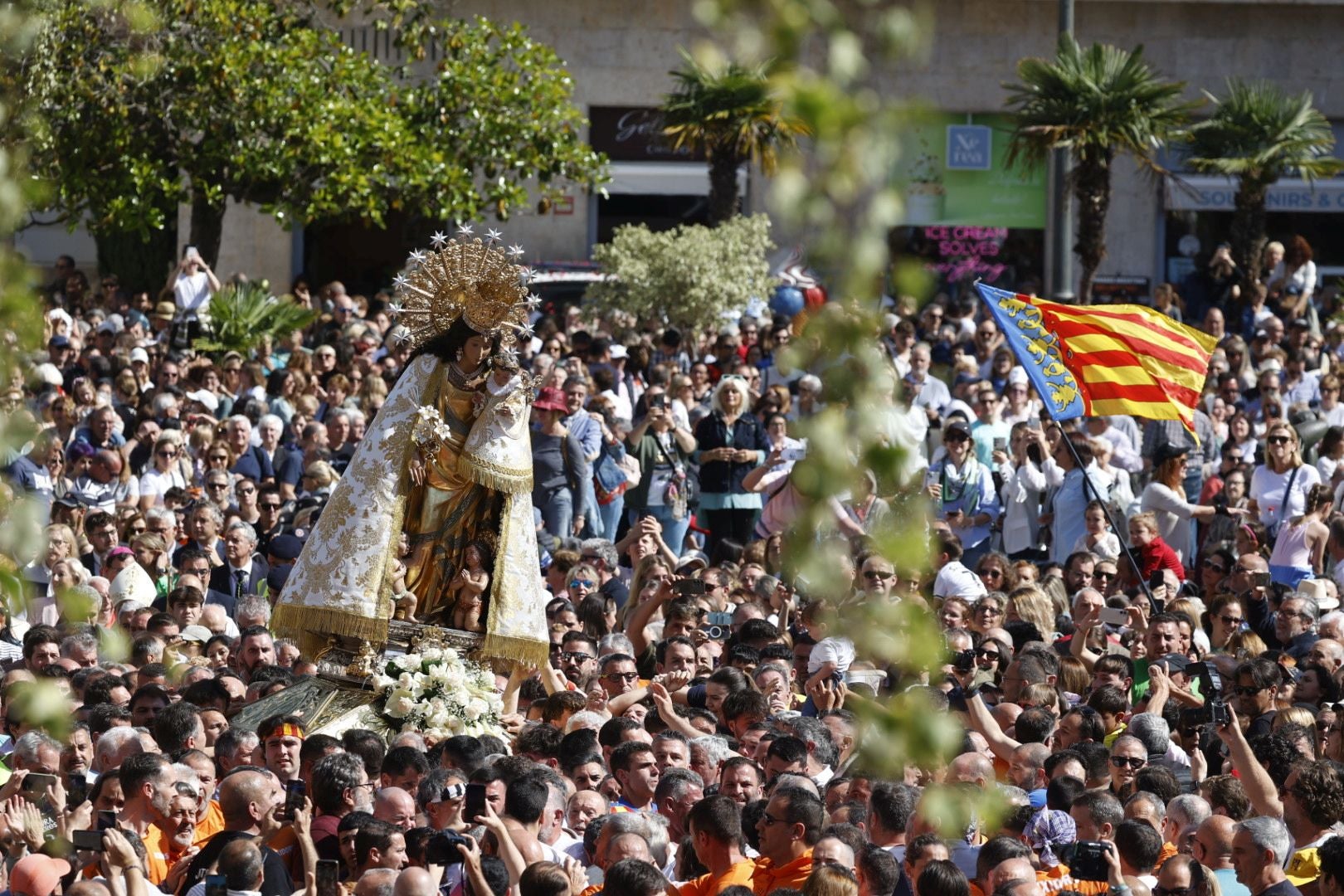 Valencia se entrega a la Mare de Déu en 2025