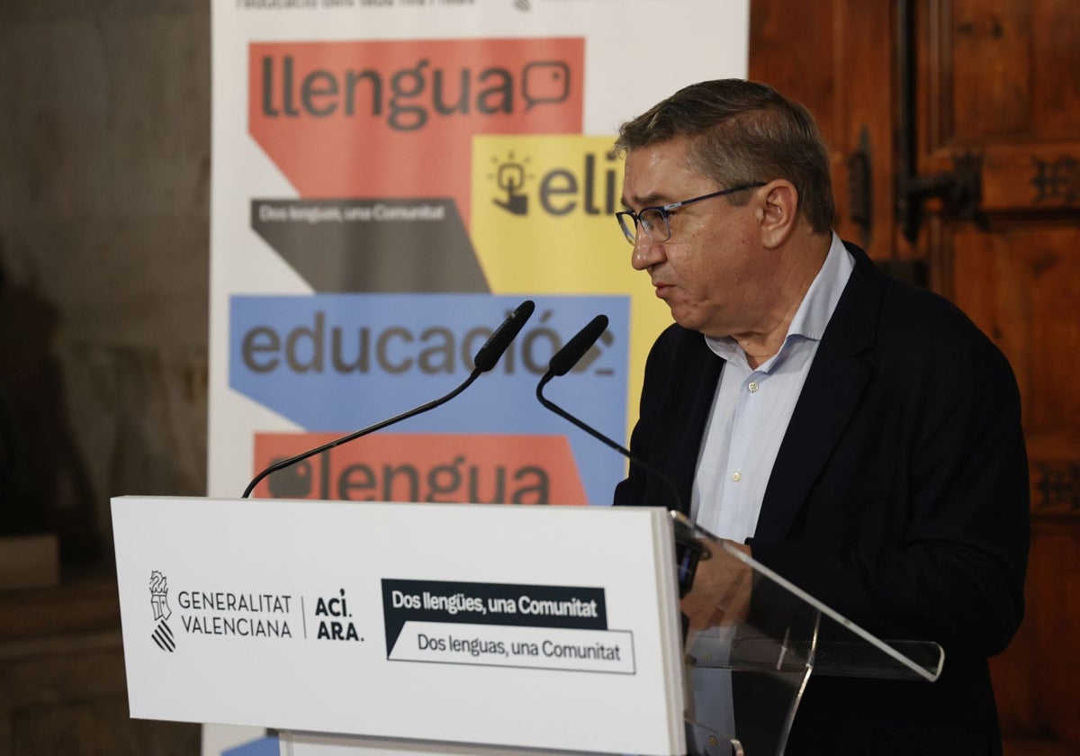 José Antonio Rovira, en la presentación de la campaña institucional sobre la consulta.