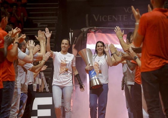 El Valencia Basket femenino celebra su tercer título consecutivo