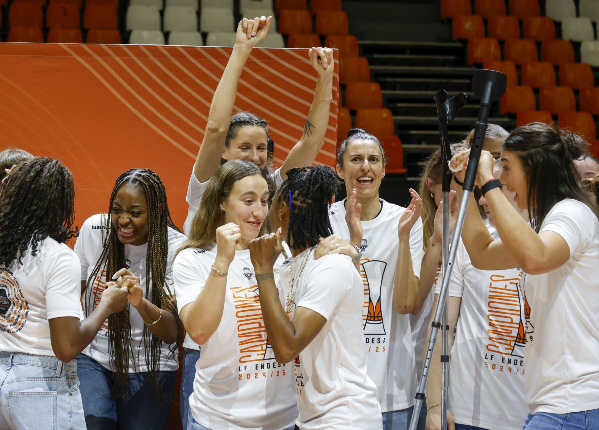 El Valencia Basket femenino celebra su tercer título consecutivo