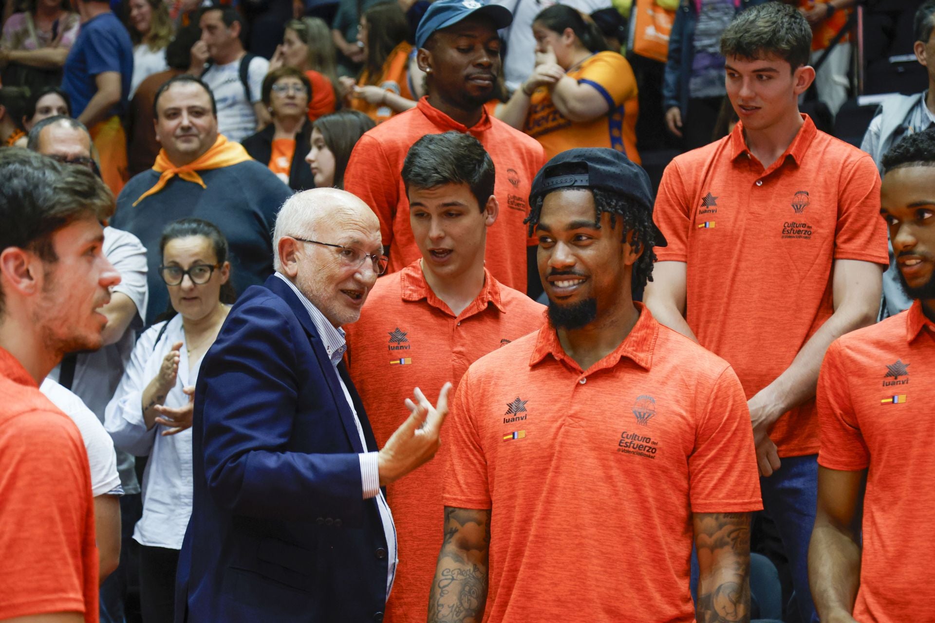 El Valencia Basket femenino celebra su tercer título consecutivo