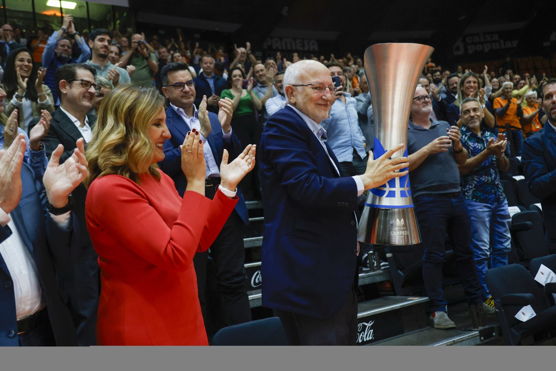El Valencia Basket femenino celebra su tercer título consecutivo
