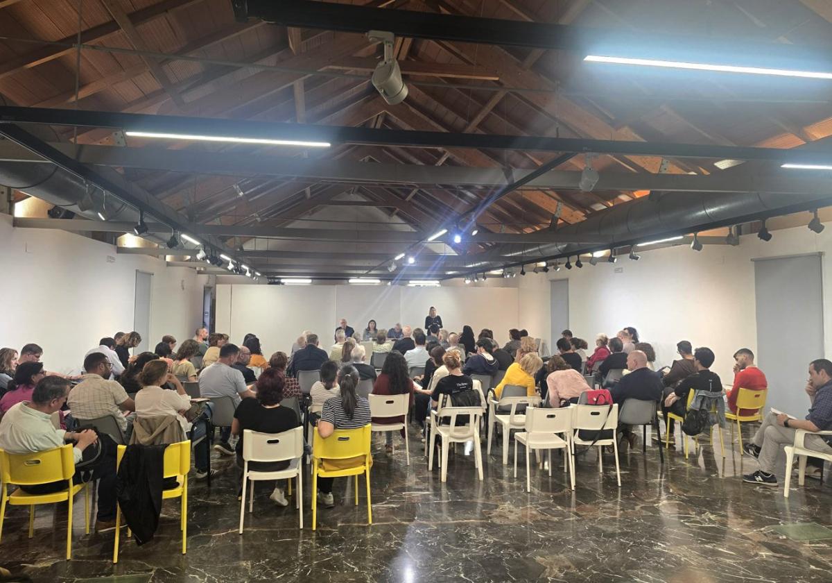 El primer encuentro ciudadano sienta las bases para la reconstrucción