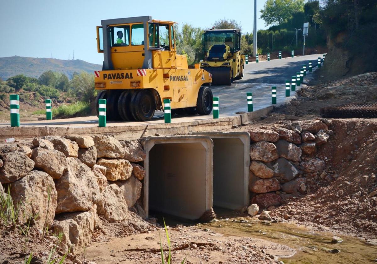 Obras de reconstrucción del paso de la Font de Teula.