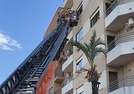 Los bomberos rescatan a una mujer con fractura de cadera en Riba-roja
