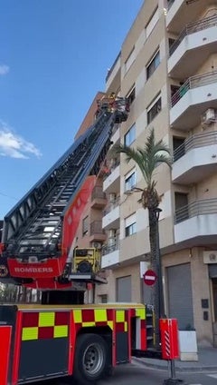 Los bomberos rescatan a una mujer con fractura de cadera en Riba-roja