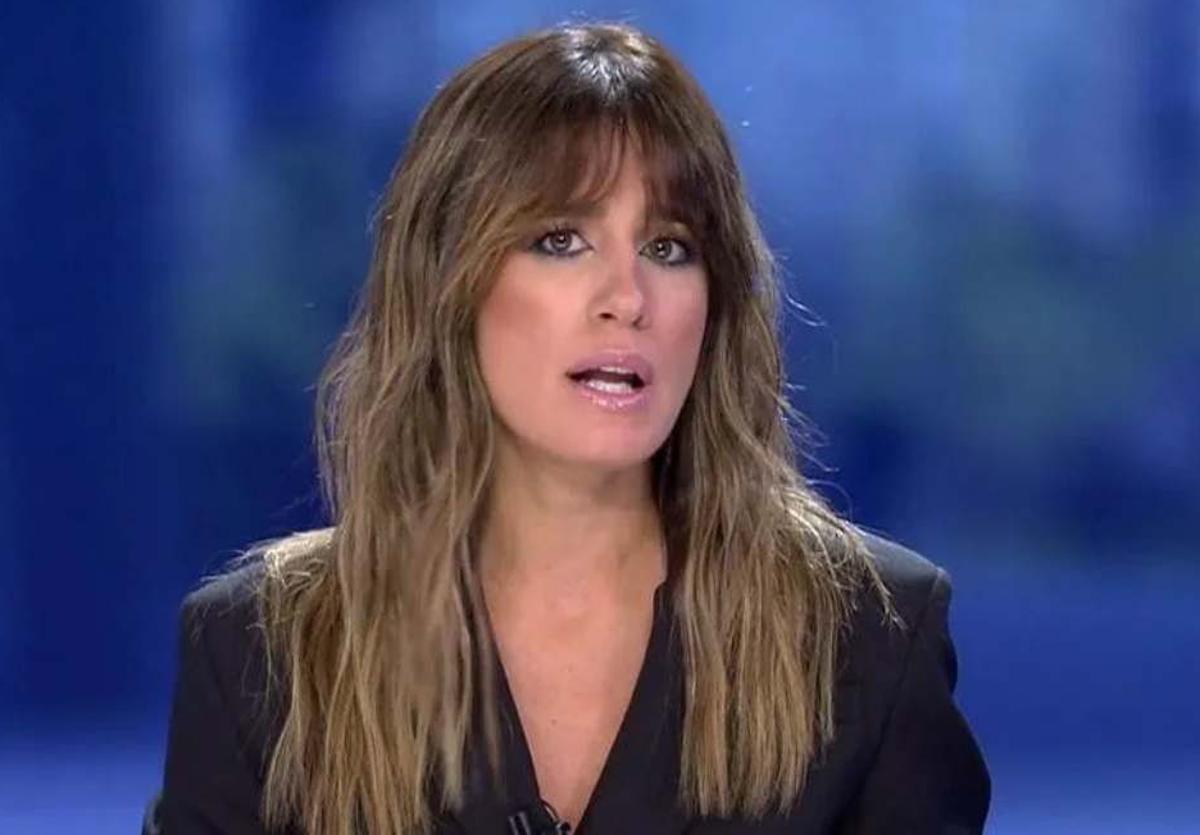 La periodista Isabel Jiménez, durante la presentación de un informativo.l