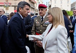 Carlos Mazón saluda a Susana Camarero, el pasado domingo en la Missa d'Infants.