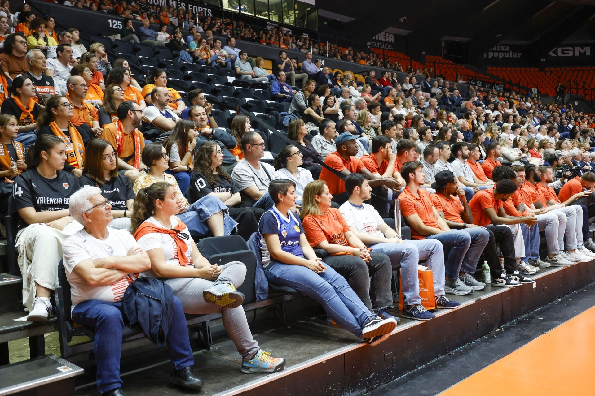 El Valencia Basket femenino celebra su tercer título consecutivo