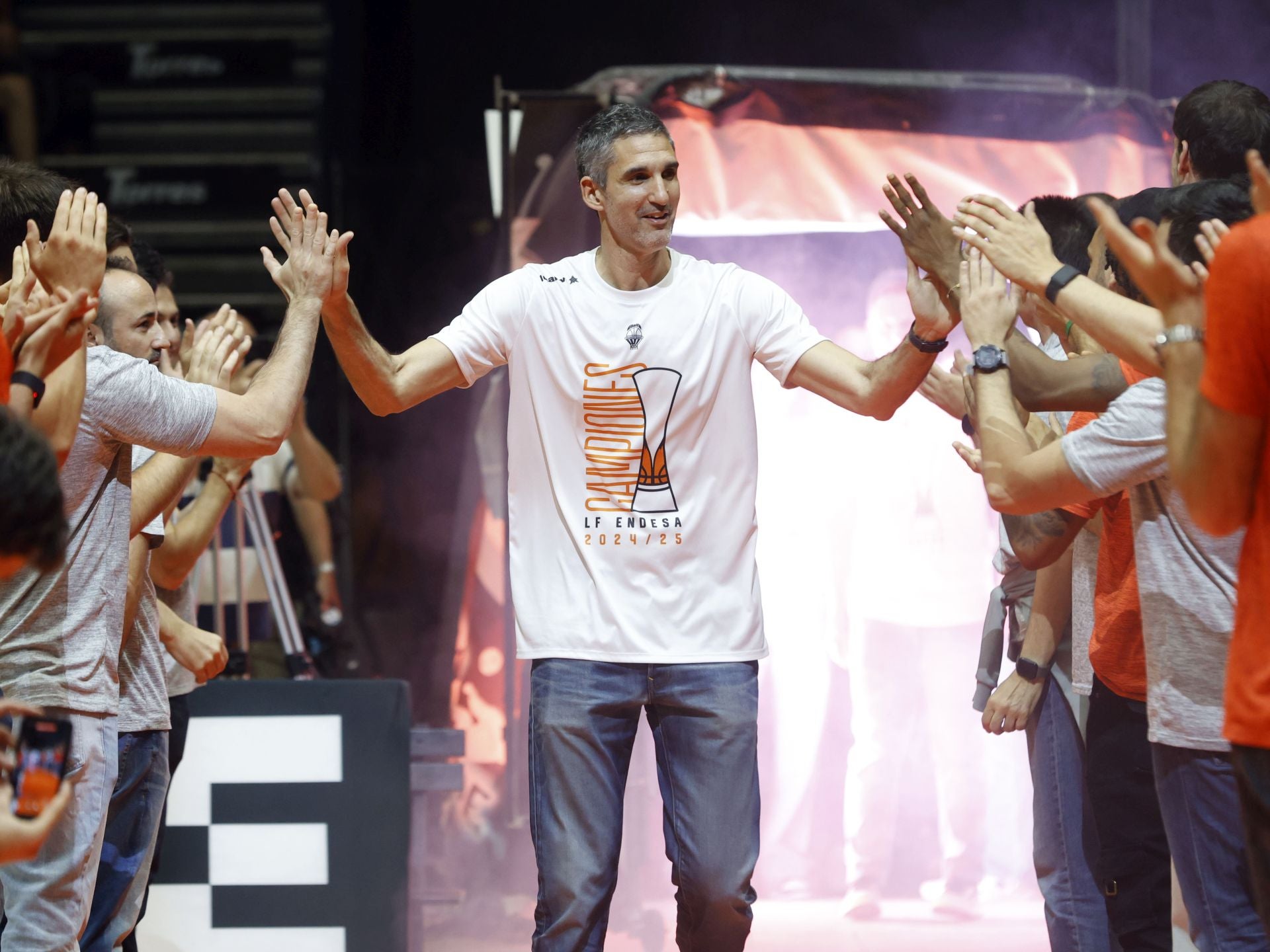 El Valencia Basket femenino celebra su tercer título consecutivo
