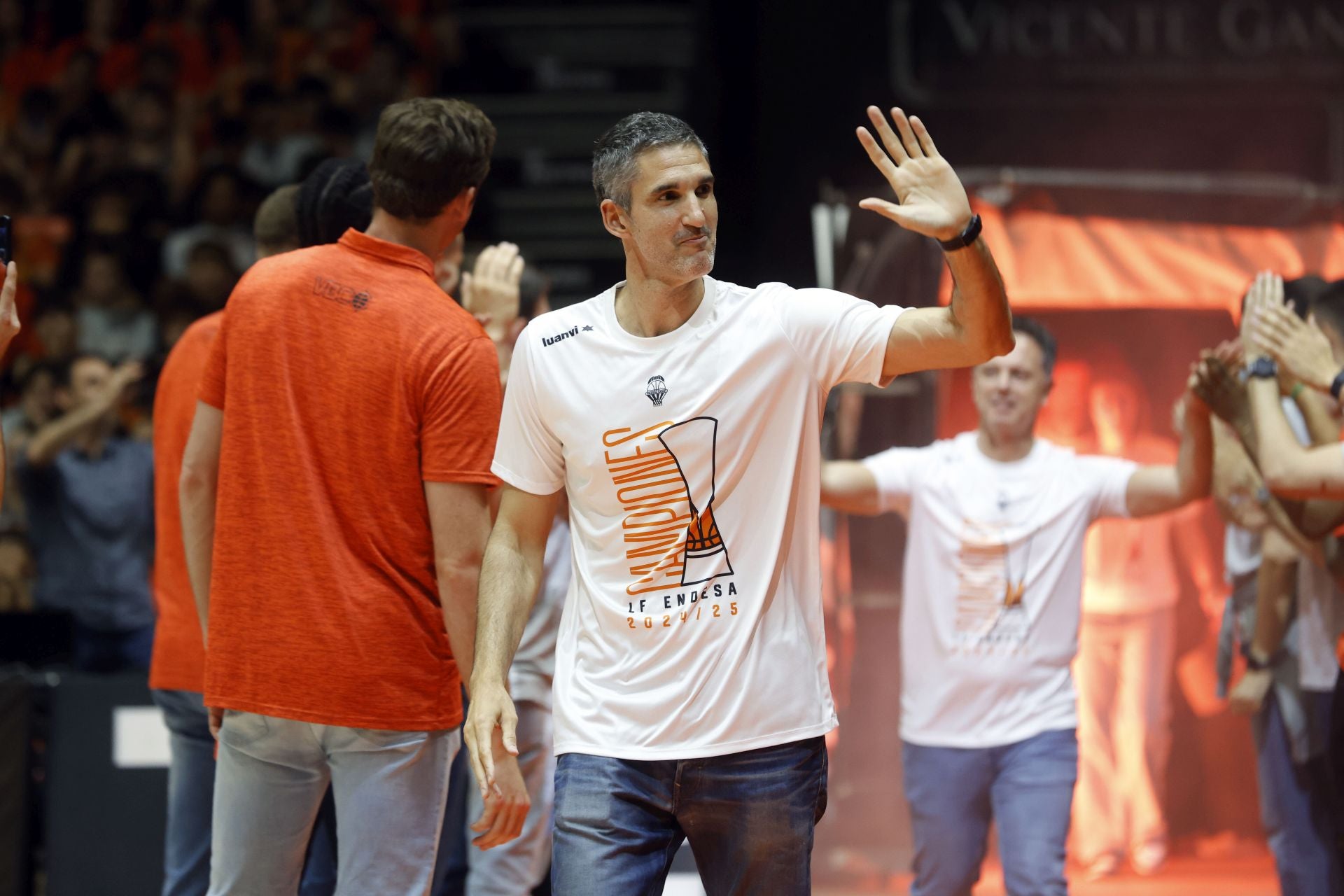 El Valencia Basket femenino celebra su tercer título consecutivo