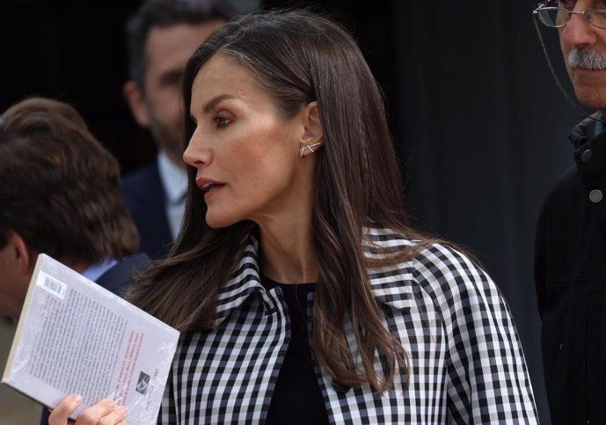 Los cuatro libros que ha comprado y pagado en efectivo la Reina Letizia