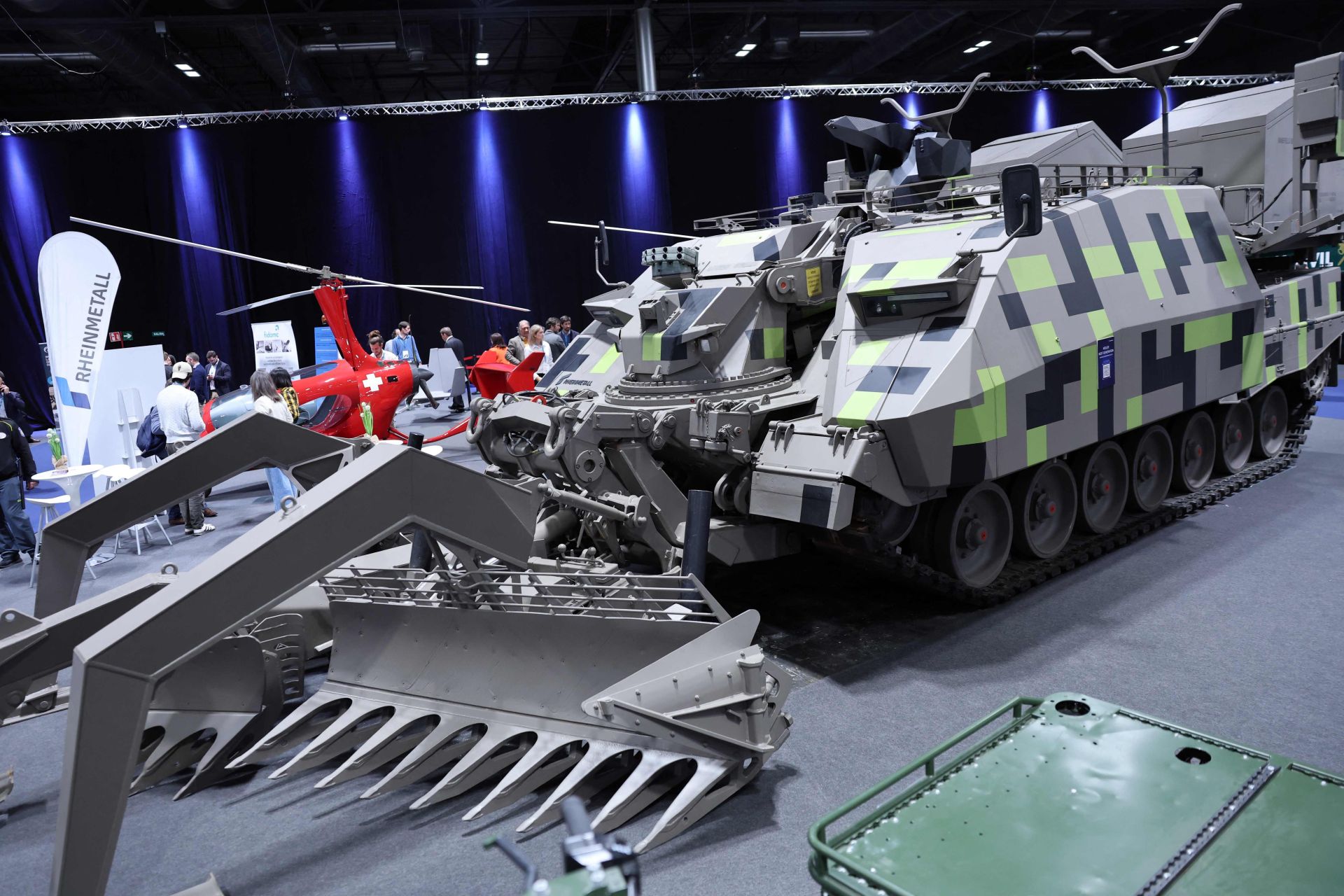 España muestra la última tecnología militar en FEINDEF
