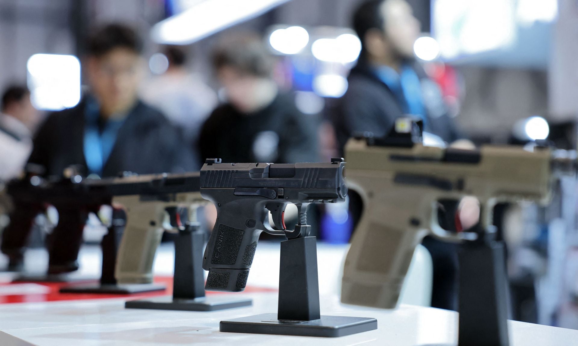 España muestra la última tecnología militar en FEINDEF