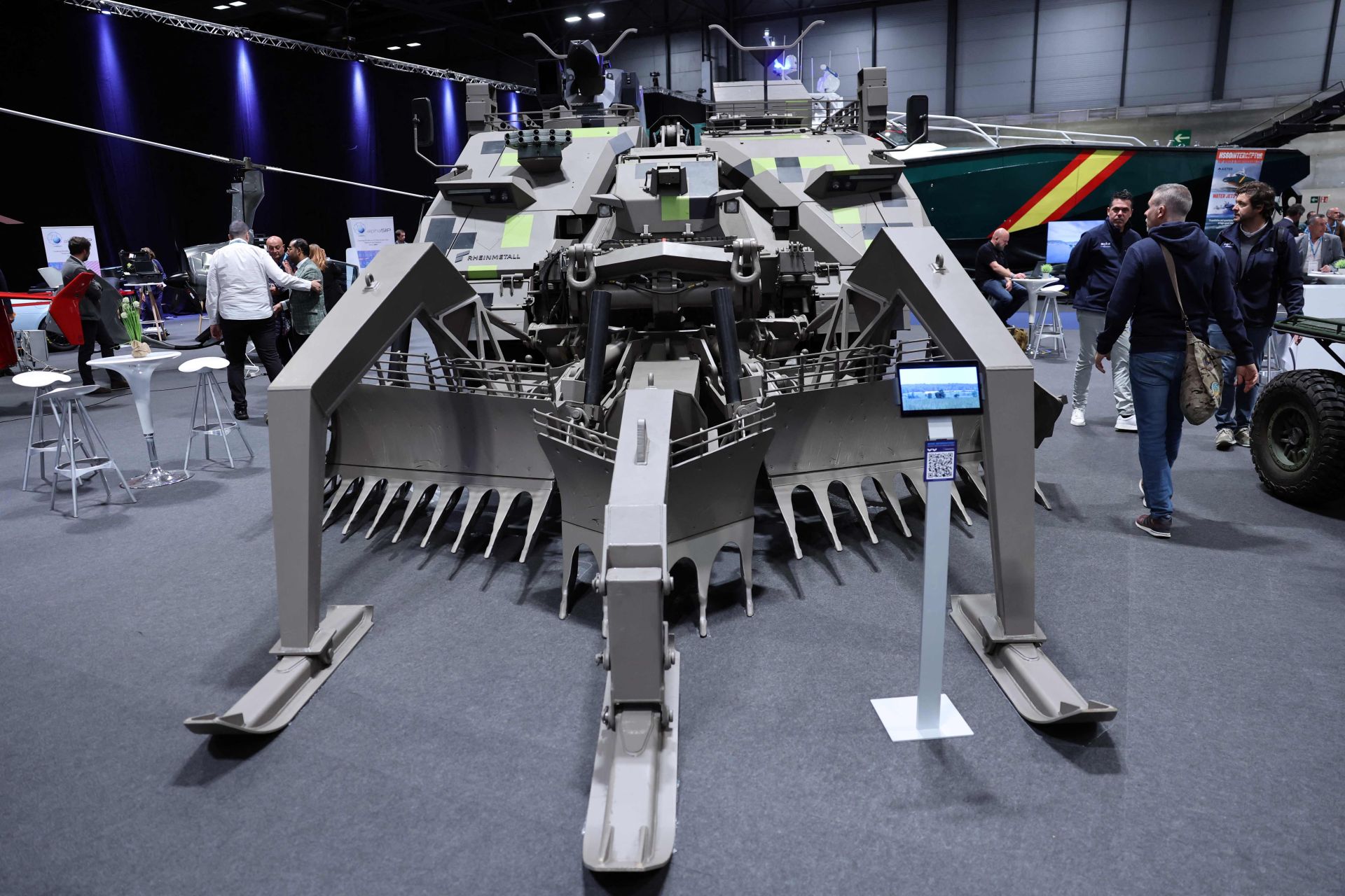 España muestra la última tecnología militar en FEINDEF