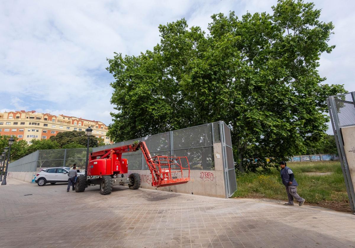 FOTOS | Comienzan las obras del nuevo jardín del solar de Jesuitas de Valencia