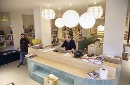 La librería Somnis de Paper, reconstruida tras la dana.