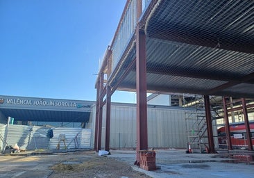Trabajos en el exterior de la estación Joaquín Sorolla.